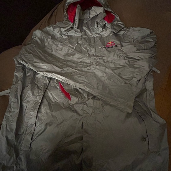 NWOT Red Bull F1 jacket/raincoat - Picture 3 of 5